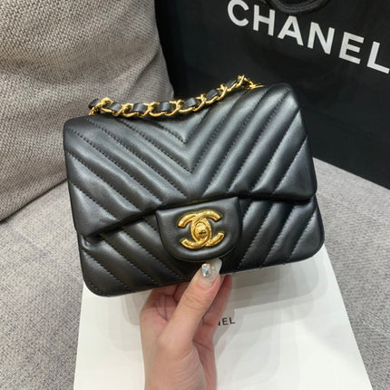 MINI SQUARE FLAP BAG 17CM BLACK LAMBSKIN CHEVRON GOLD HARDWARE