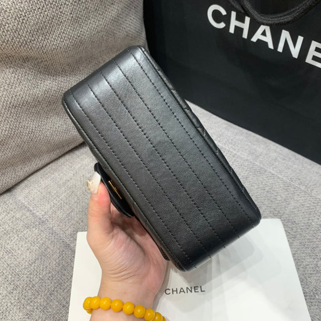 MINI SQUARE FLAP BAG 17CM BLACK LAMBSKIN CHEVRON GOLD HARDWARE