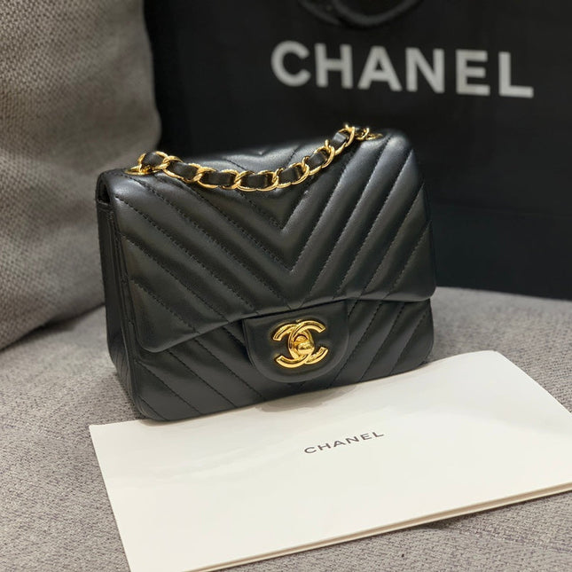 MINI SQUARE FLAP BAG 17CM BLACK LAMBSKIN CHEVRON GOLD HARDWARE