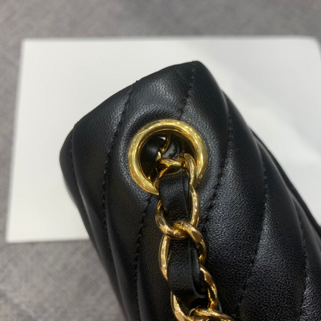 MINI SQUARE FLAP BAG 17CM BLACK LAMBSKIN CHEVRON GOLD HARDWARE