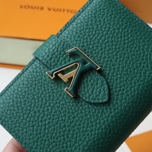 VERTICAL COMPACT WALLET GREEN CAPUCINES