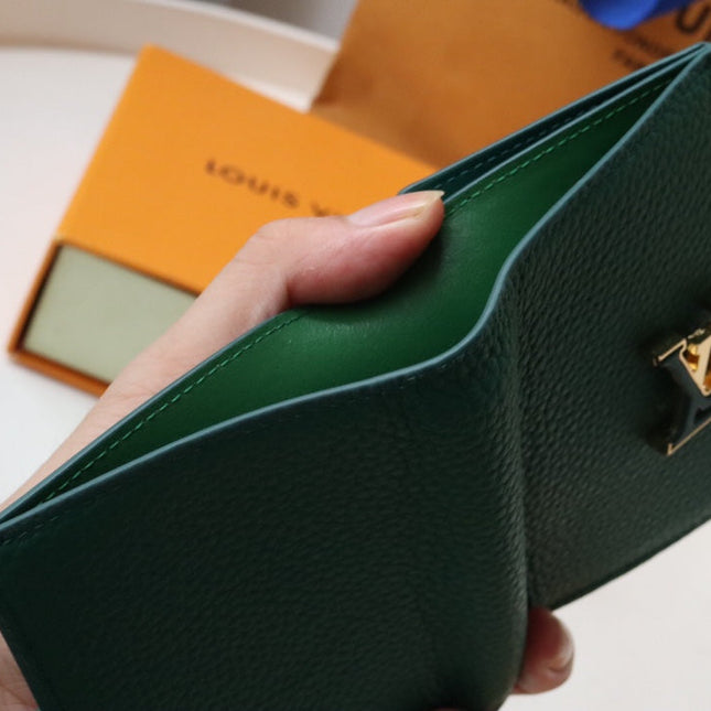 VERTICAL COMPACT WALLET GREEN CAPUCINES