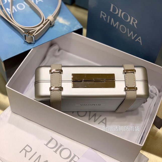 RIMOWA 20 CASE BAG IN SILVER ALUMINUM MAGNESIUM
