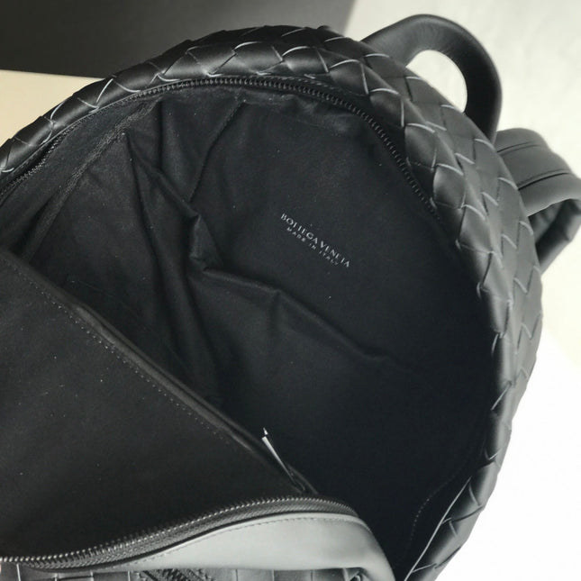 SMALL INTRECCIATO 41 BACKPACK IN BLACK CALFSKIN