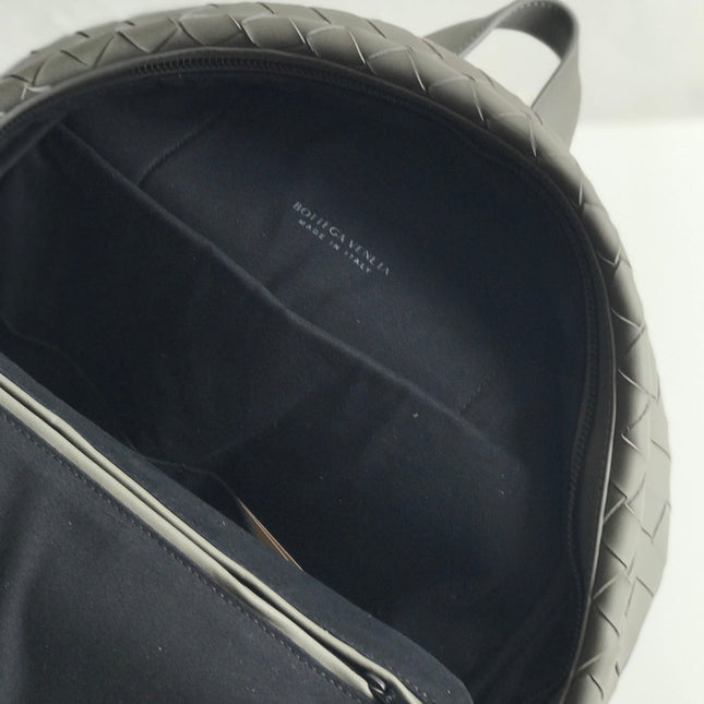 SMALL INTRECCIATO 41 BACKPACK IN CHARCOAL BLACK CALFSKIN