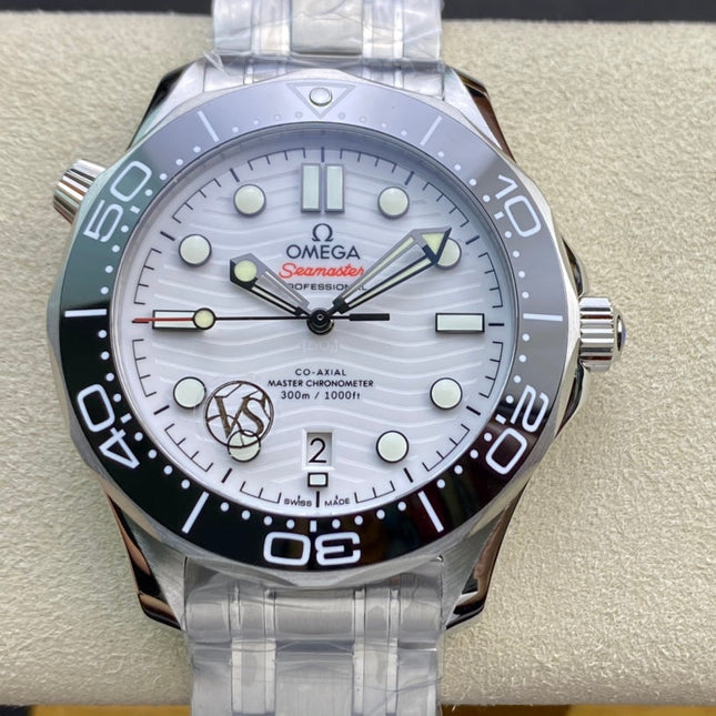 SEAMASTER DIVER 300M SILVER CASE AND WHITE DIAL BLACK CERAMIC