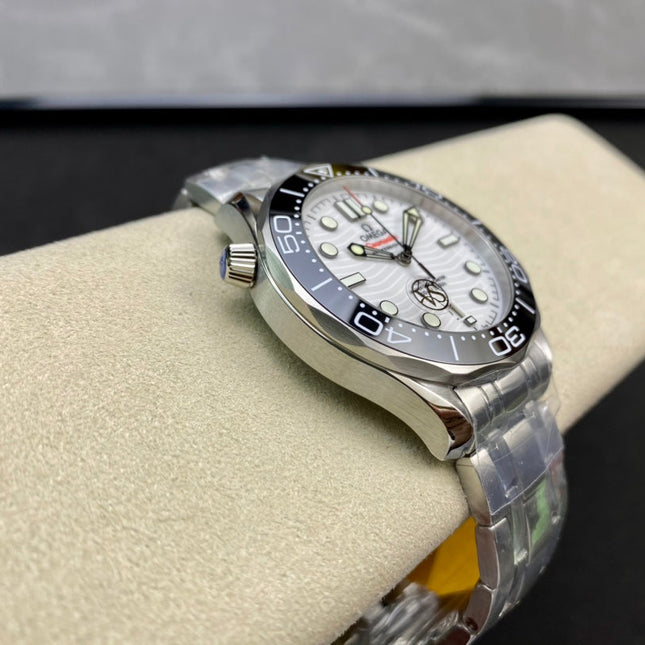 SEAMASTER DIVER 300M SILVER CASE AND WHITE DIAL BLACK CERAMIC