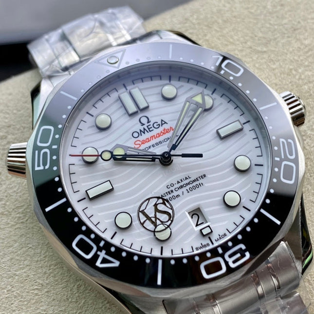 SEAMASTER DIVER 300M SILVER CASE AND WHITE DIAL BLACK CERAMIC