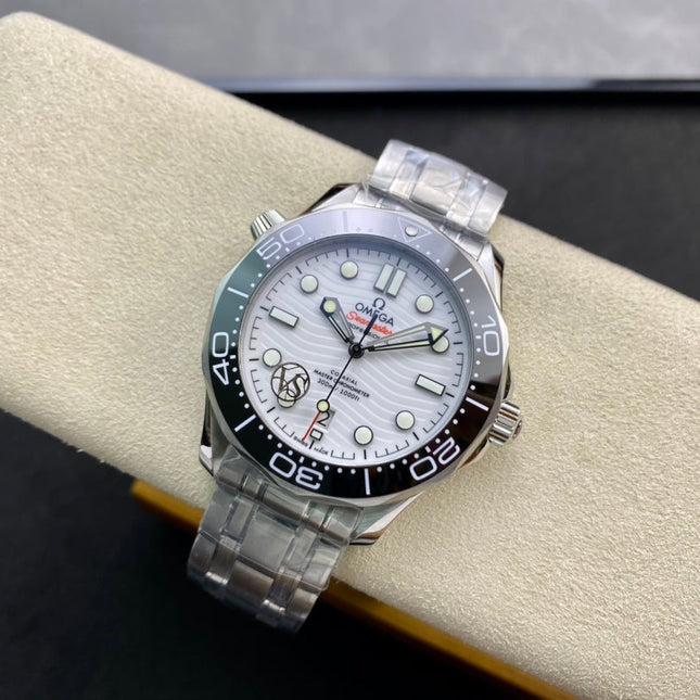 SEAMASTER DIVER 300M SILVER CASE AND WHITE DIAL BLACK CERAMIC