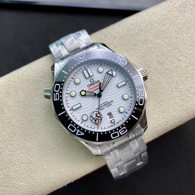 SEAMASTER DIVER 300M SILVER CASE AND WHITE DIAL BLACK CERAMIC