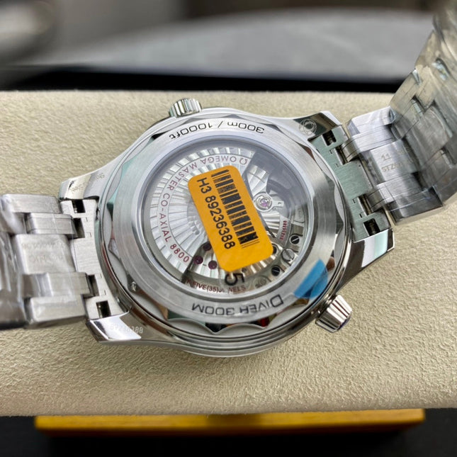 SEAMASTER DIVER 300M SILVER CASE AND WHITE DIAL BLACK CERAMIC