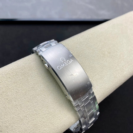 SEAMASTER DIVER 300M SILVER CASE AND WHITE DIAL BLACK CERAMIC
