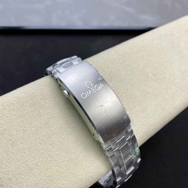 SEAMASTER DIVER 300M SILVER CASE AND WHITE DIAL BLACK CERAMIC