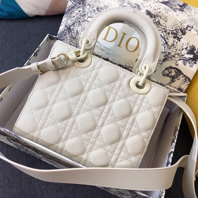 MEDIUM LADY 20 BAG IN WHITE CALFSKIN