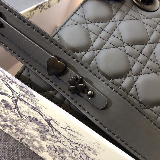 MEDIUM LADY 20 BAG IN BLACK CALFSKIN