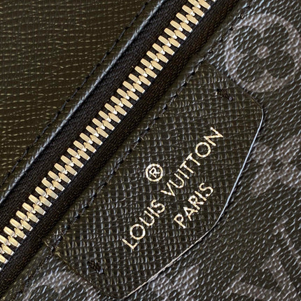 DISCOVERY BACKPACK 40 IN BLACK MONOGRAM CANVAS