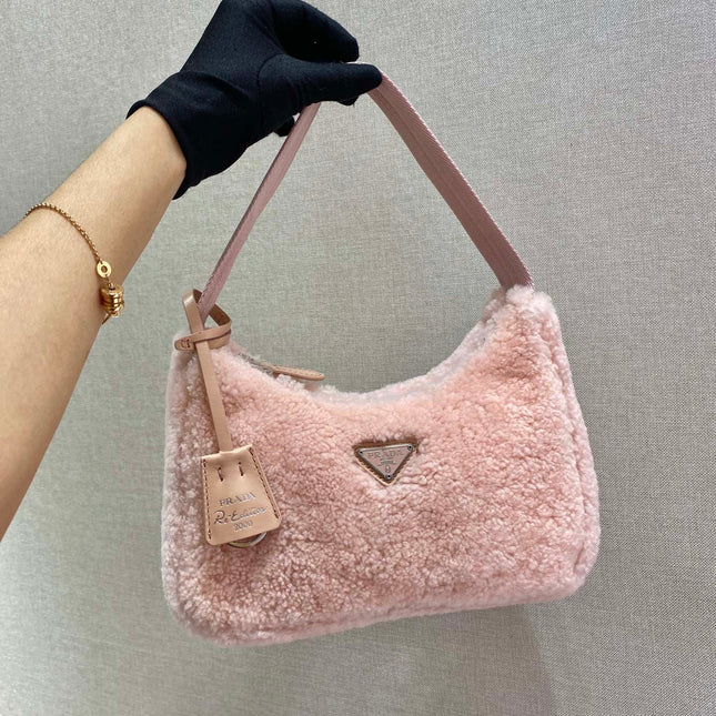 HOBO BAG 23 IN LIGHT PINK SHEARLING