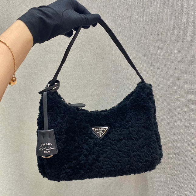 HOBO BAG 23 IN BLACK SHEARLING