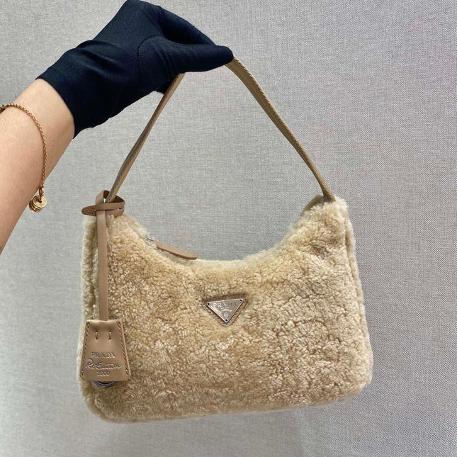 HOBO BAG 23 IN BEIGE SHEARLING