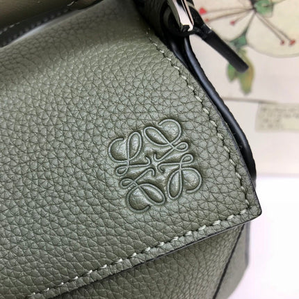 LOE MINI 18 PUZZLE BAG IN JUNIPER GREEN CALFSKIN