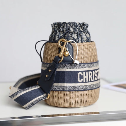 BUCKET BAG 19 IN BLACK OBLIQUE JACQUARD AND BEIGE WICKER