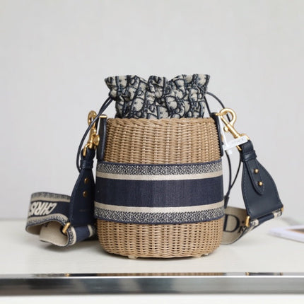 BUCKET BAG 19 IN BLACK OBLIQUE JACQUARD AND BEIGE WICKER