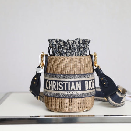 BUCKET BAG 19 IN BLACK OBLIQUE JACQUARD AND BEIGE WICKER