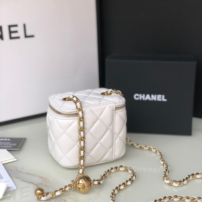 CC MINI 11 VANITY CHAIN IN WHITE CALFSKIN GOLD HARDWARE