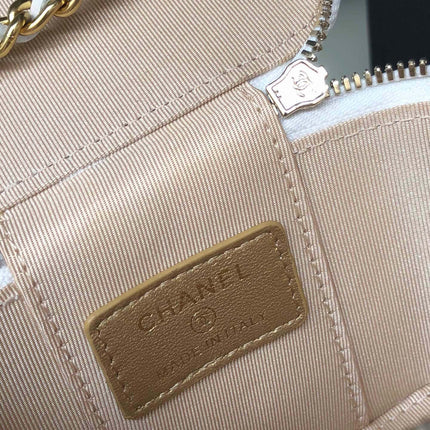 CC MINI 11 VANITY CHAIN IN WHITE CALFSKIN GOLD HARDWARE
