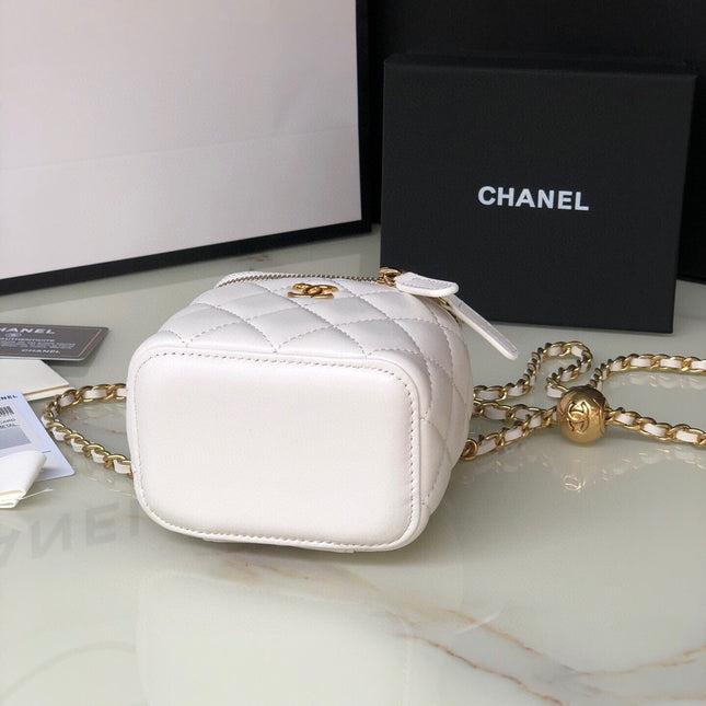 CC MINI 11 VANITY CHAIN IN WHITE CALFSKIN GOLD HARDWARE