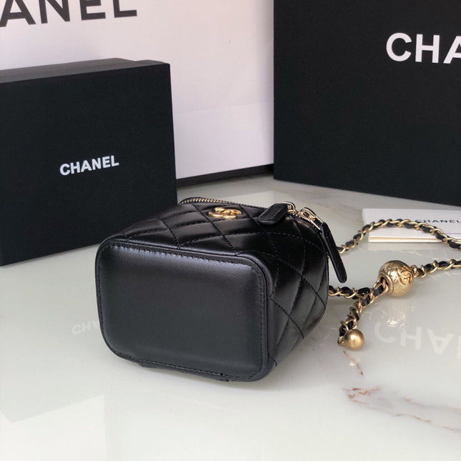 CC MINI 11 VANITY CHAIN IN BLACK CALFSKIN GOLD HARDWARE