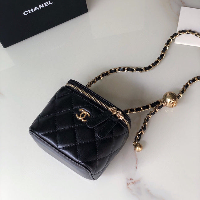 CC MINI 11 VANITY CHAIN IN BLACK CALFSKIN GOLD HARDWARE