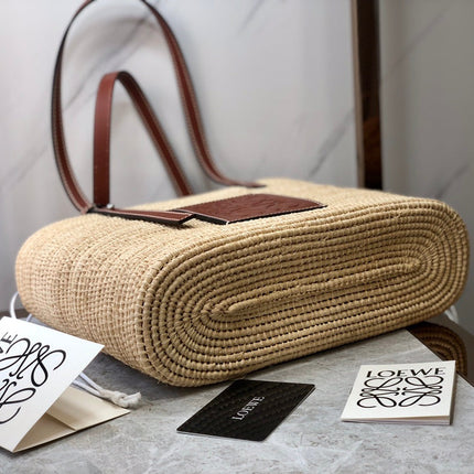 LOE SQUARE BASKET BAG 28 IN NATURAL RAFFIA AND CHOCOLATE BROWN CALFSKIN