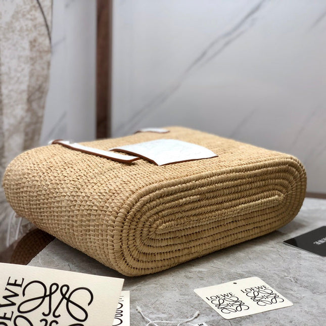 LOE SQUARE BASKET BAG 28 IN NATURAL RAFFIA AND WHITE CALFSKIN
