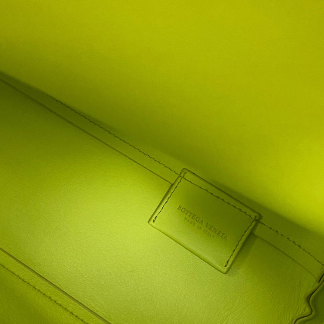 TRIANGLE HANDLE BAG 31 IN VOLT GREEN LAMBSKIN