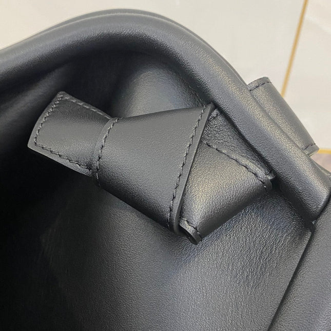 TRIANGLE HANDLE BAG 31 IN BLACK LAMBSKIN