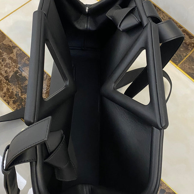 TRIANGLE HANDLE BAG 31 IN BLACK LAMBSKIN