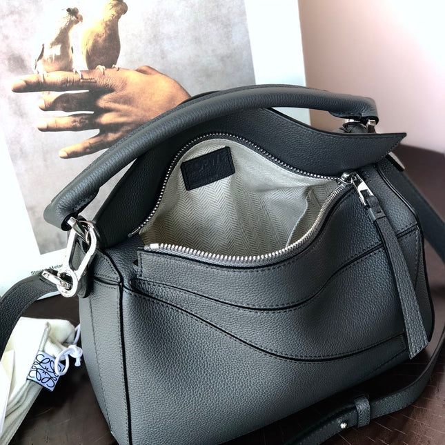SMALL PUZZLE 24 BAG IN CLASSIC BLACK CALFSKIN