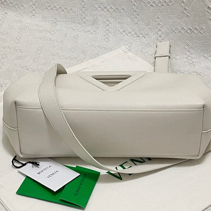 TRIANGLE HANDLE BAG 31 IN WHITE LAMBSKIN
