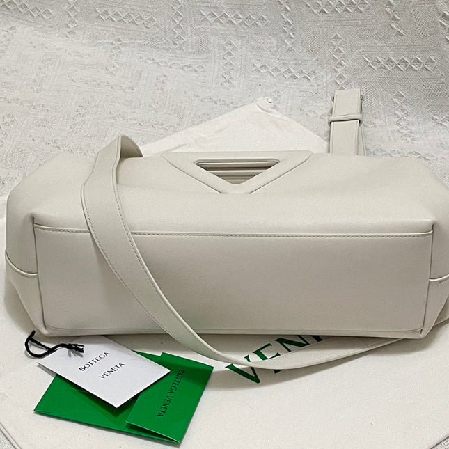 TRIANGLE HANDLE BAG 31 IN WHITE LAMBSKIN