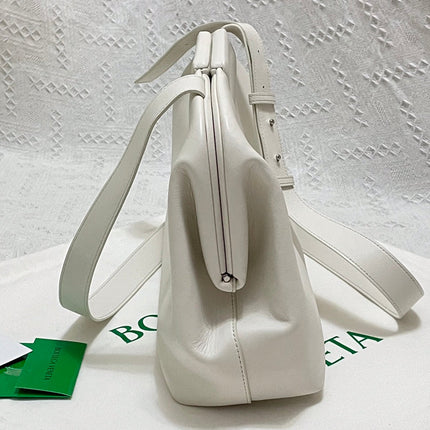 TRIANGLE HANDLE BAG 31 IN WHITE LAMBSKIN