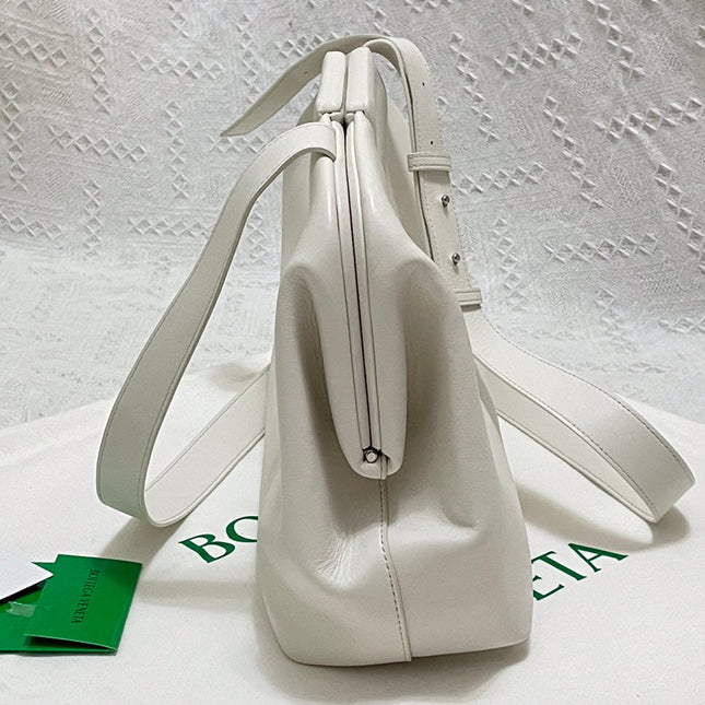 TRIANGLE HANDLE BAG 31 IN WHITE LAMBSKIN