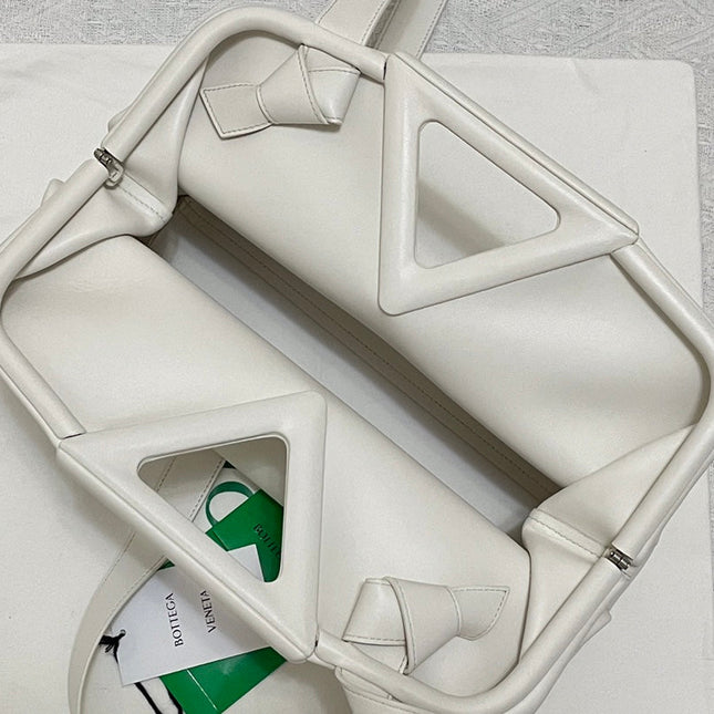 TRIANGLE HANDLE BAG 31 IN WHITE LAMBSKIN