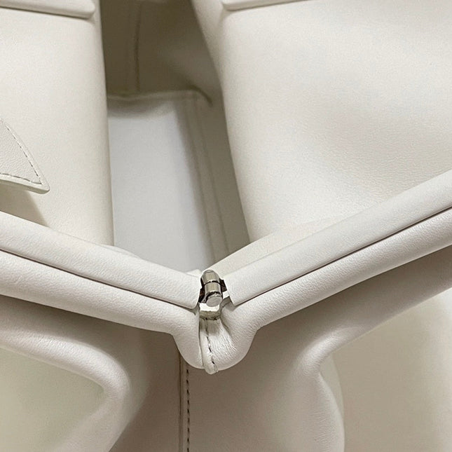 TRIANGLE HANDLE BAG 31 IN WHITE LAMBSKIN
