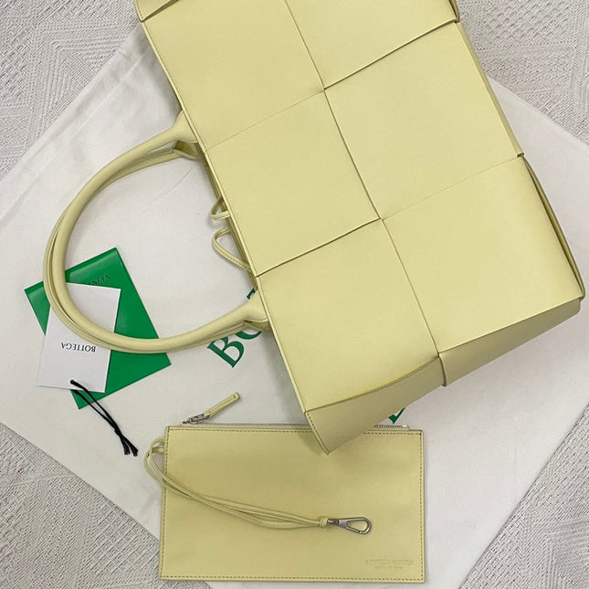 SMALL ARCO TOTE 30 IN LIGHT YELLOW LAMBSKIN