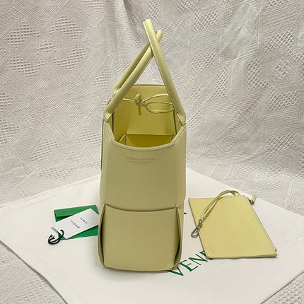 SMALL ARCO TOTE 30 IN LIGHT YELLOW LAMBSKIN