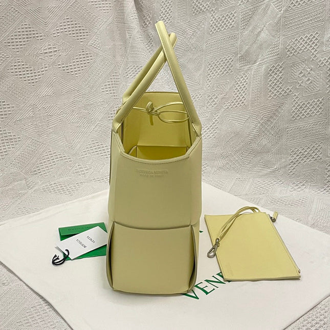 SMALL ARCO TOTE 30 IN LIGHT YELLOW LAMBSKIN