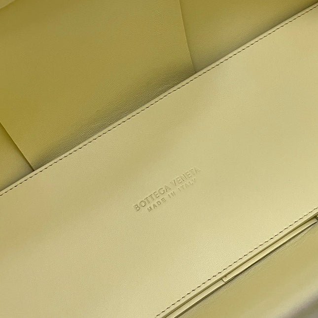 SMALL ARCO TOTE 30 IN LIGHT YELLOW LAMBSKIN