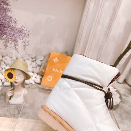 PILLOW COMFORT ANKLE BOOTS IN WHITE NYLON