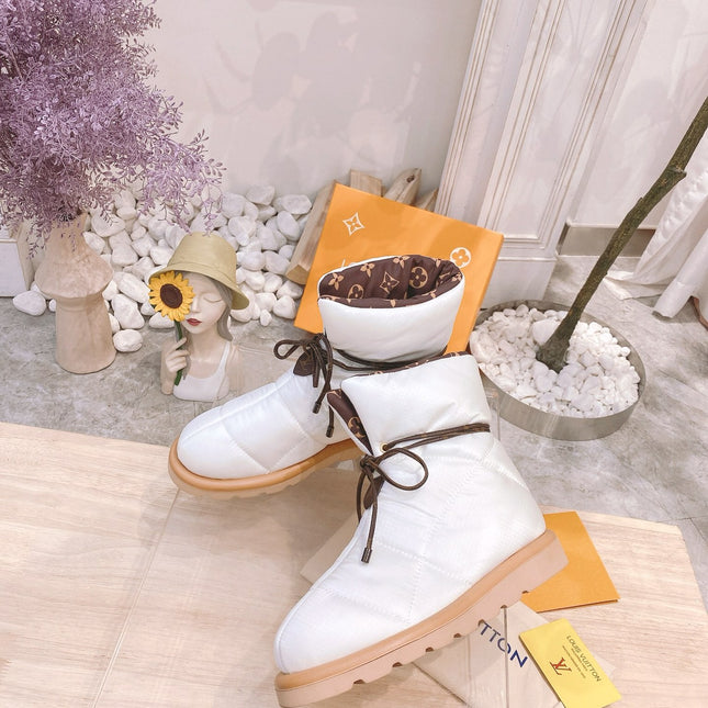 PILLOW COMFORT ANKLE BOOTS IN WHITE NYLON